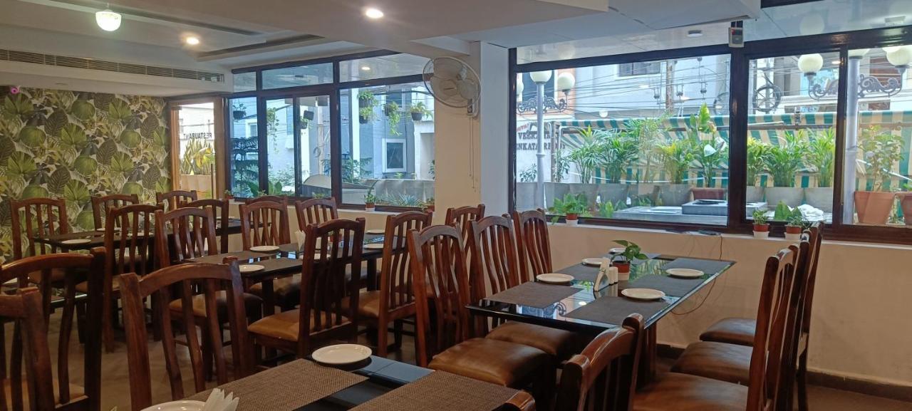 Hotel Raintr33 Hajdarabad Zewnętrze zdjęcie